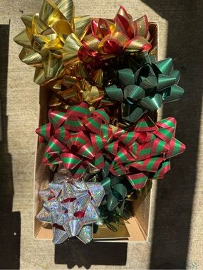 29 Assorted Metallic Holiday Gift Bows